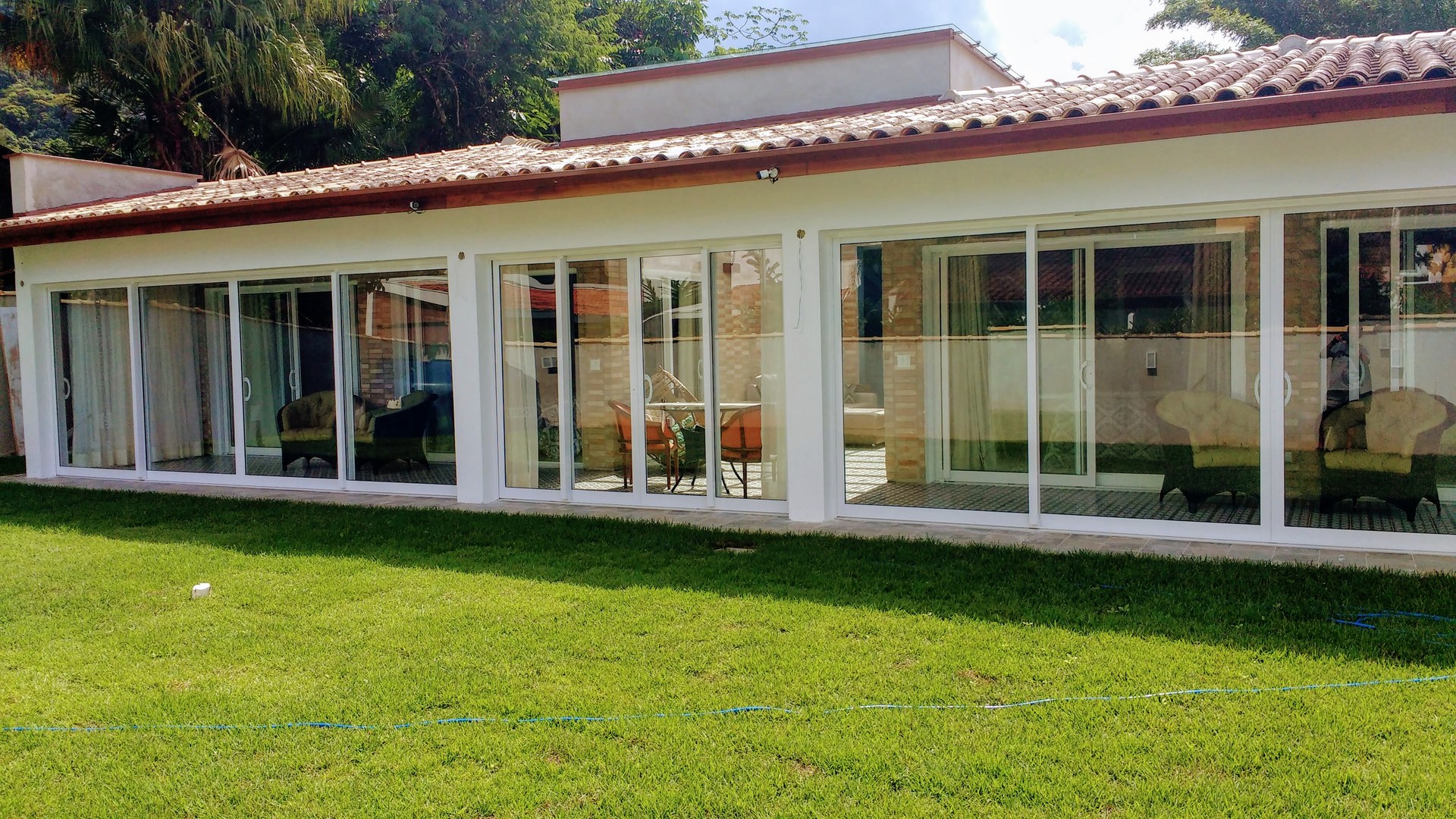 Cobertura em vidro e alumínio — LC Alumiglass